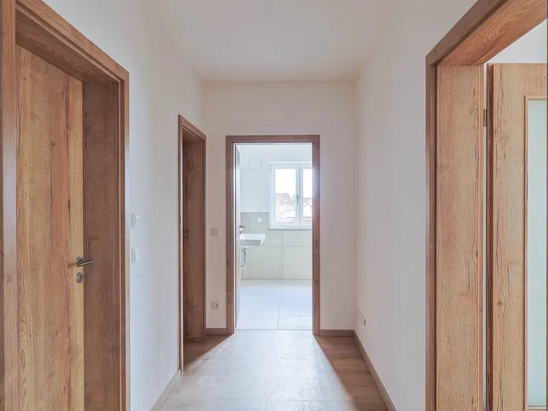 Stilvoller Neubau-Erstbezug mit 3 Zimmern und Balkon