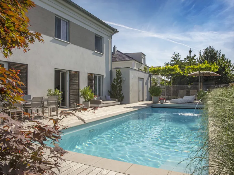 Wunderschönes EFH mit Pool in Bestlage Süd