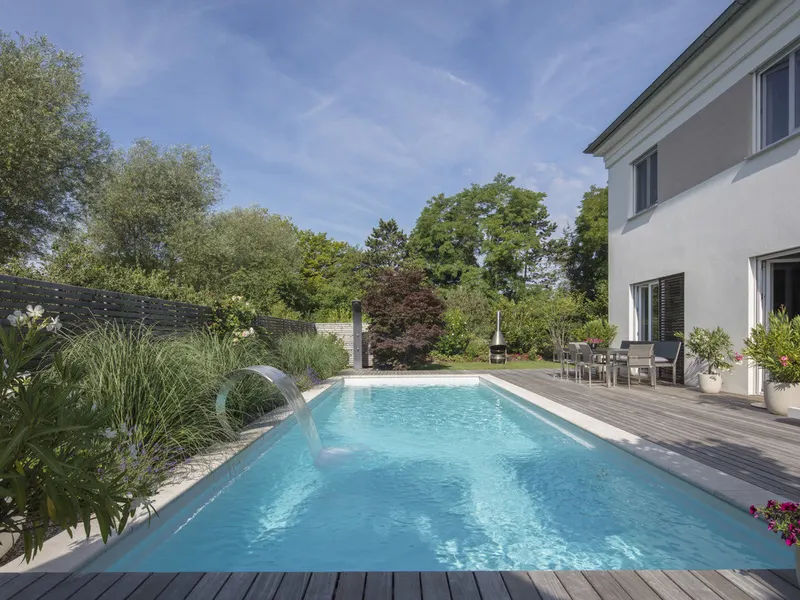 Wunderschönes EFH mit Pool in Bestlage Süd