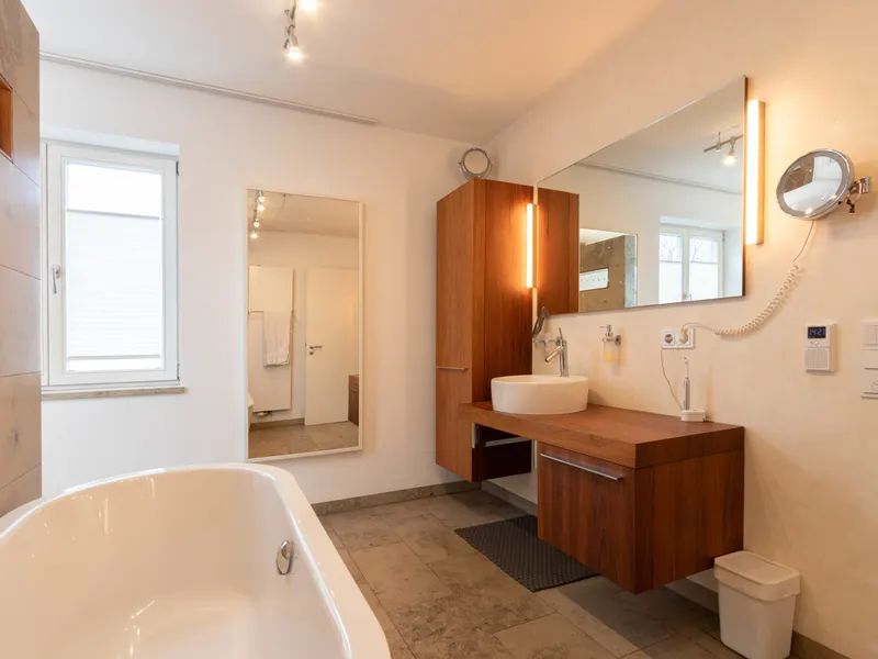 Wunderschönes EFH mit Pool in Bestlage Süd