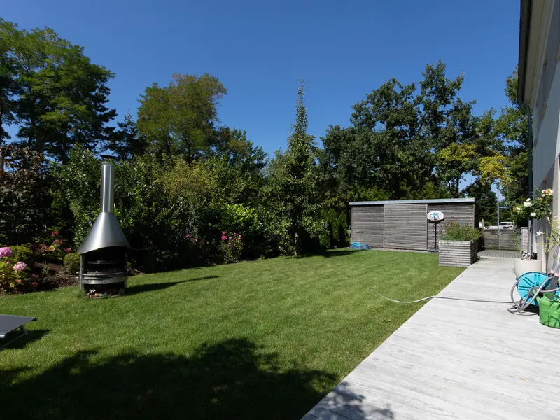 Wunderschönes EFH mit Pool in Bestlage Süd