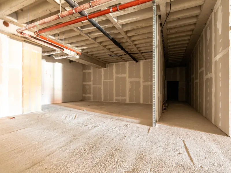 Dachgeschoss-Lager mit viel Platz – 500 m² in Top-Lage