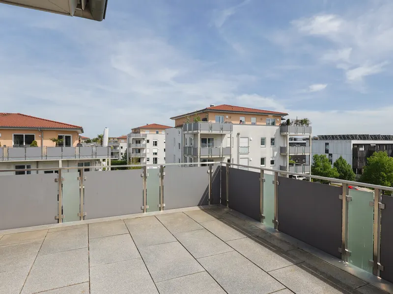 Hochwertige Penthouse-Wohnung mit weitläufiger Dachterrasse in Ingolstadt-Hollerstauden!