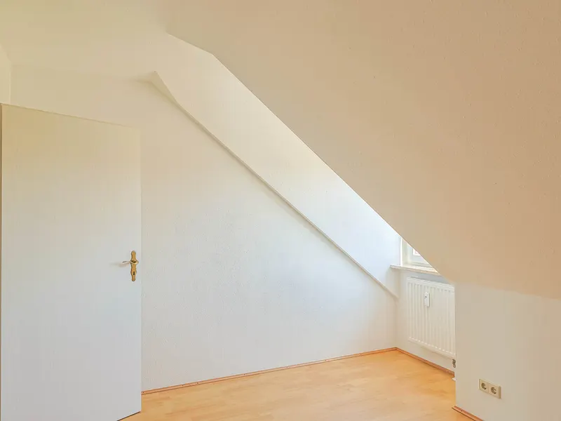 Lichtdurchflutete 3-Zimmer-Wohnung mit ausgebautem Dachboden