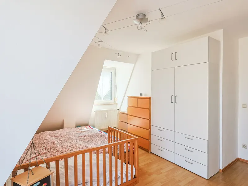 Zweifacher Balkon, viel Licht, viel Platz: Attraktive 3-Zimmer-Dachgeschosswohnung
