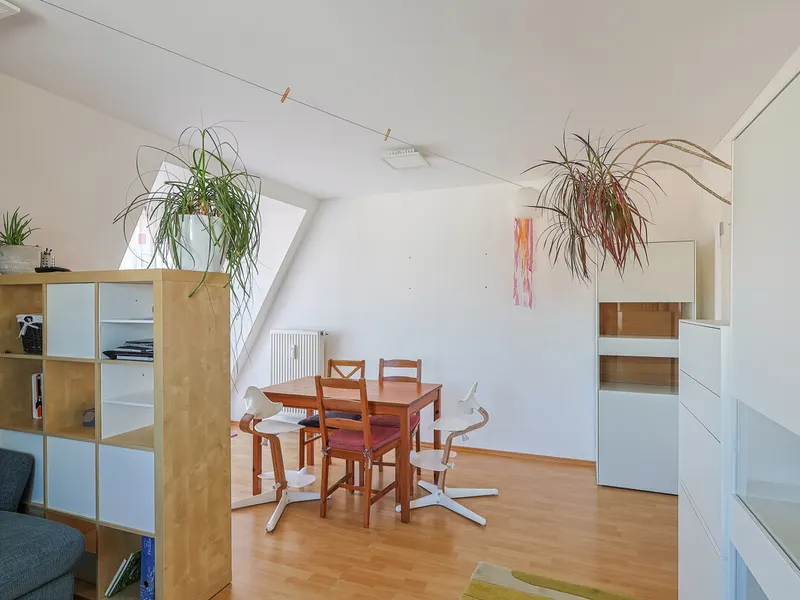 Zweifacher Balkon, viel Licht, viel Platz: Attraktive 3-Zimmer-Dachgeschosswohnung