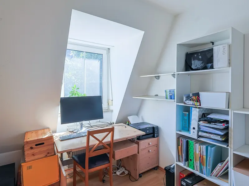 Zweifacher Balkon, viel Licht, viel Platz: Attraktive 3-Zimmer-Dachgeschosswohnung