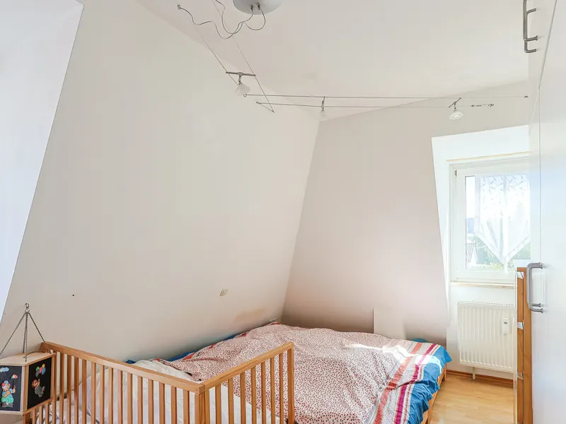 Zweifacher Balkon, viel Licht, viel Platz: Attraktive 3-Zimmer-Dachgeschosswohnung