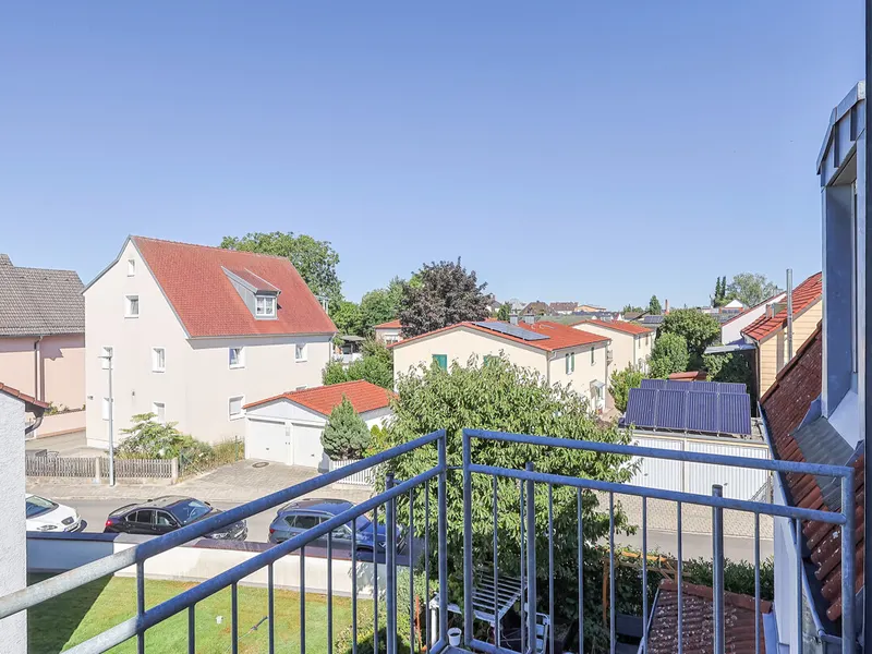 Zweifacher Balkon, viel Licht, viel Platz: Attraktive 3-Zimmer-Dachgeschosswohnung