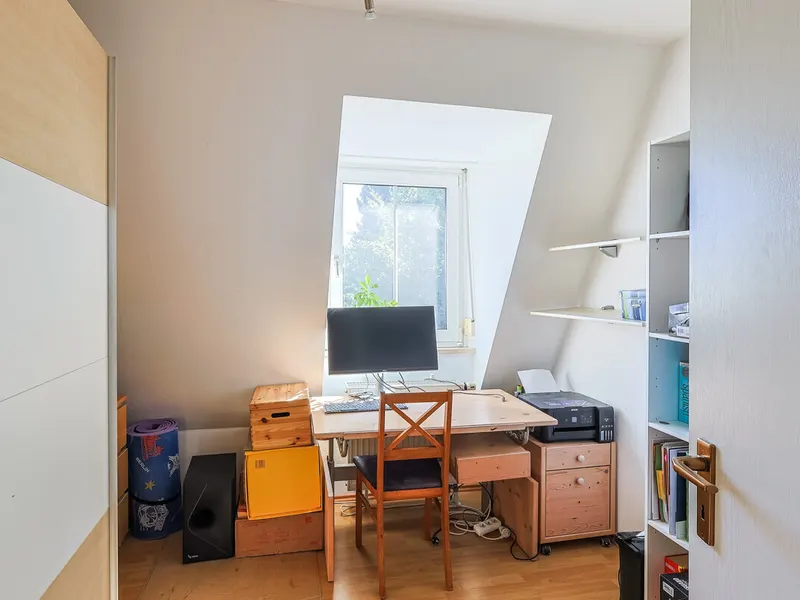 Zweifacher Balkon, viel Licht, viel Platz: Attraktive 3-Zimmer-Dachgeschosswohnung