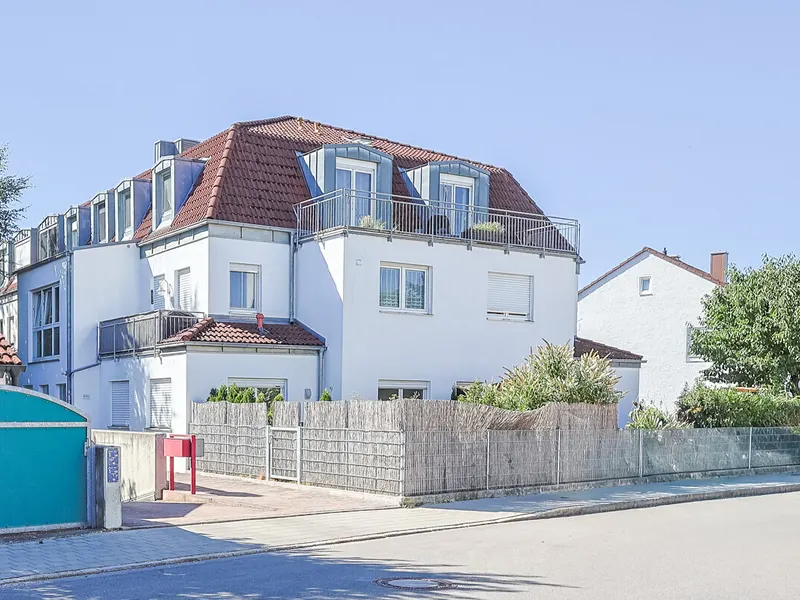 Zweifacher Balkon, viel Licht, viel Platz: Attraktive 3-Zimmer-Dachgeschosswohnung