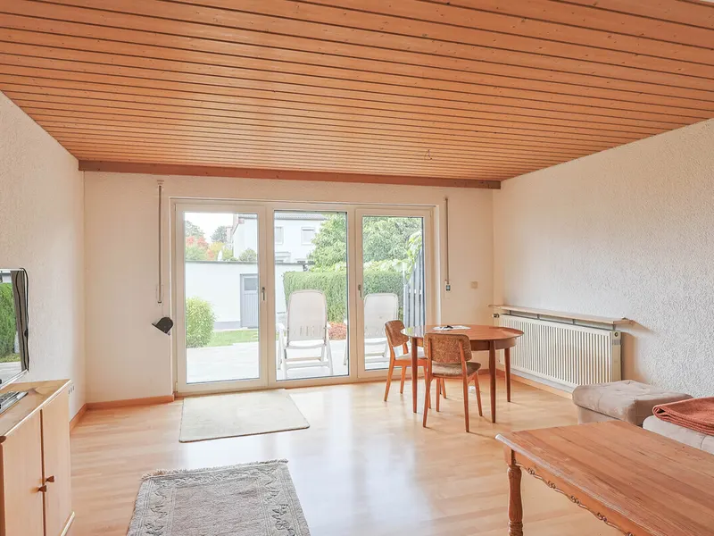 Viel Platz zum Wohlfühlen: Großzügiges Reiheneckhaus mit Garten und Doppelgarage