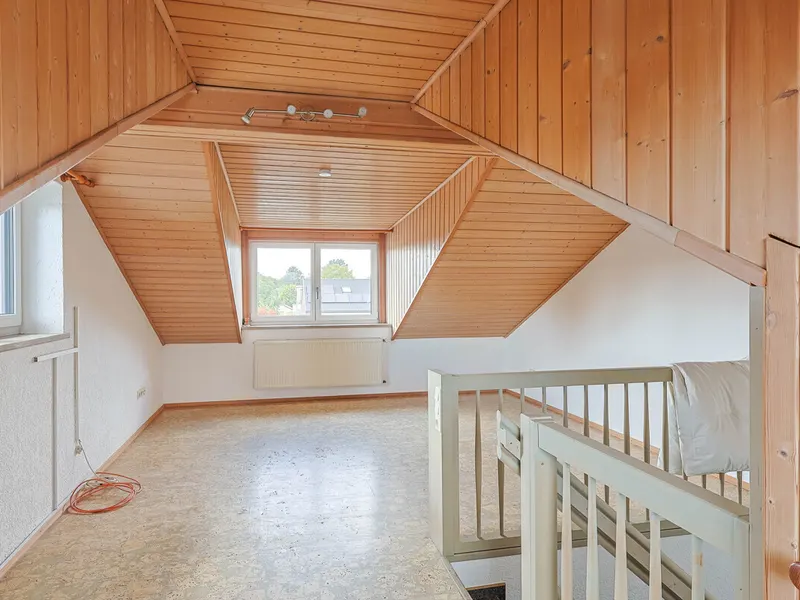 Viel Platz zum Wohlfühlen: Großzügiges Reiheneckhaus mit Garten und Doppelgarage