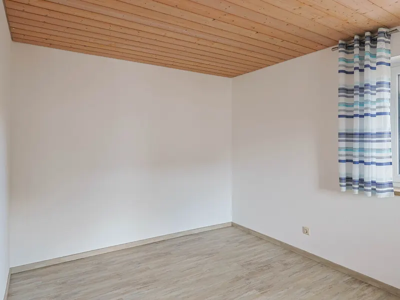 Viel Platz zum Wohlfühlen: Großzügiges Reiheneckhaus mit Garten und Doppelgarage