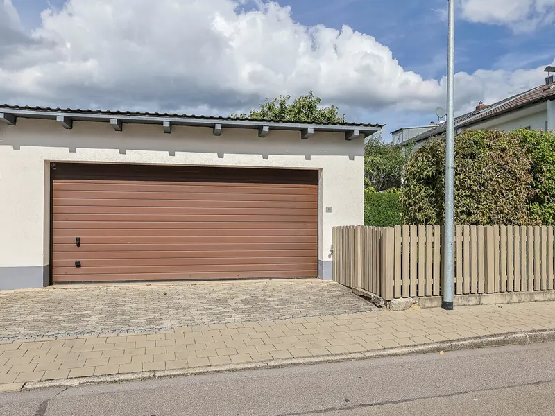 Viel Platz zum Wohlfühlen: Großzügiges Reiheneckhaus mit Garten und Doppelgarage