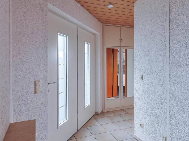 Viel Platz zum Wohlfühlen: Großzügiges Reiheneckhaus mit Garten und Doppelgarage