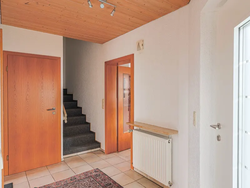 Viel Platz zum Wohlfühlen: Großzügiges Reiheneckhaus mit Garten und Doppelgarage