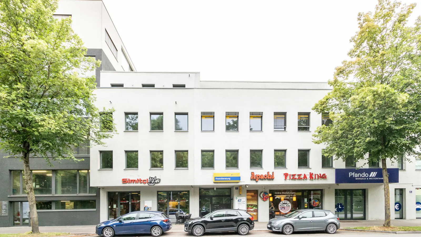 Helle Büroräume mit Einbauküche und Badezimmer - Bild 1