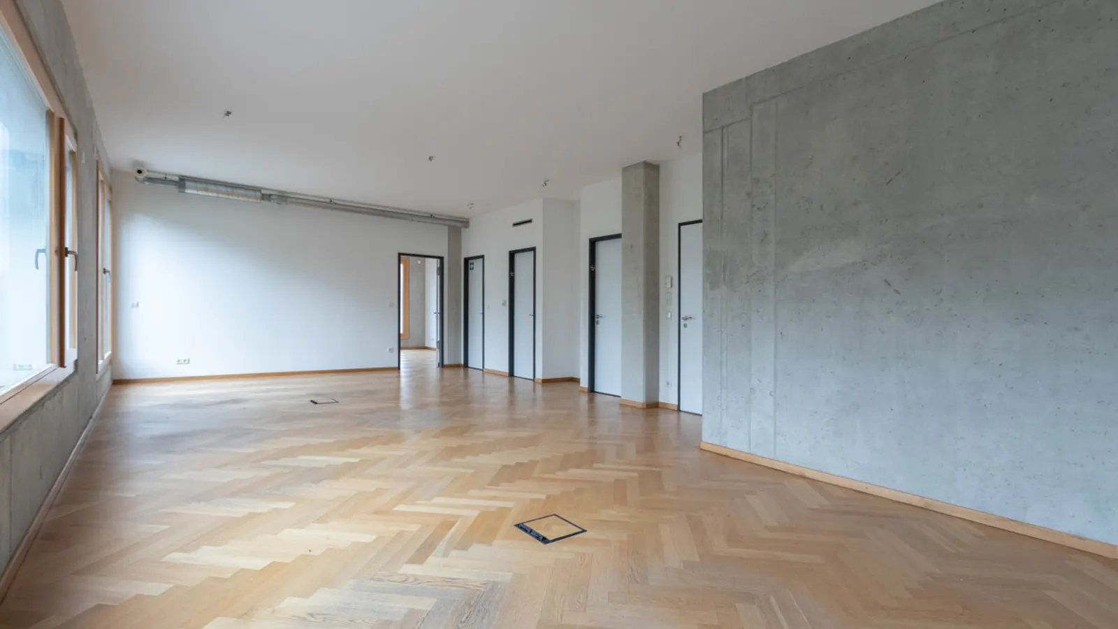 Helle Büroräume mit Einbauküche und Badezimmer - Bild 4