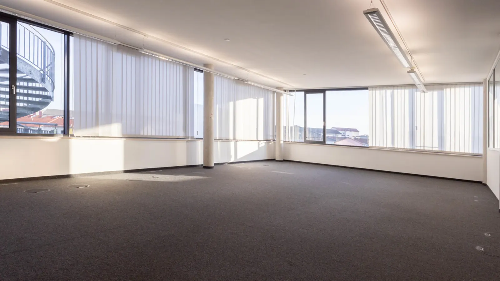 Große Bürofläche in modernem Geschäftsgebäude - Bild 21