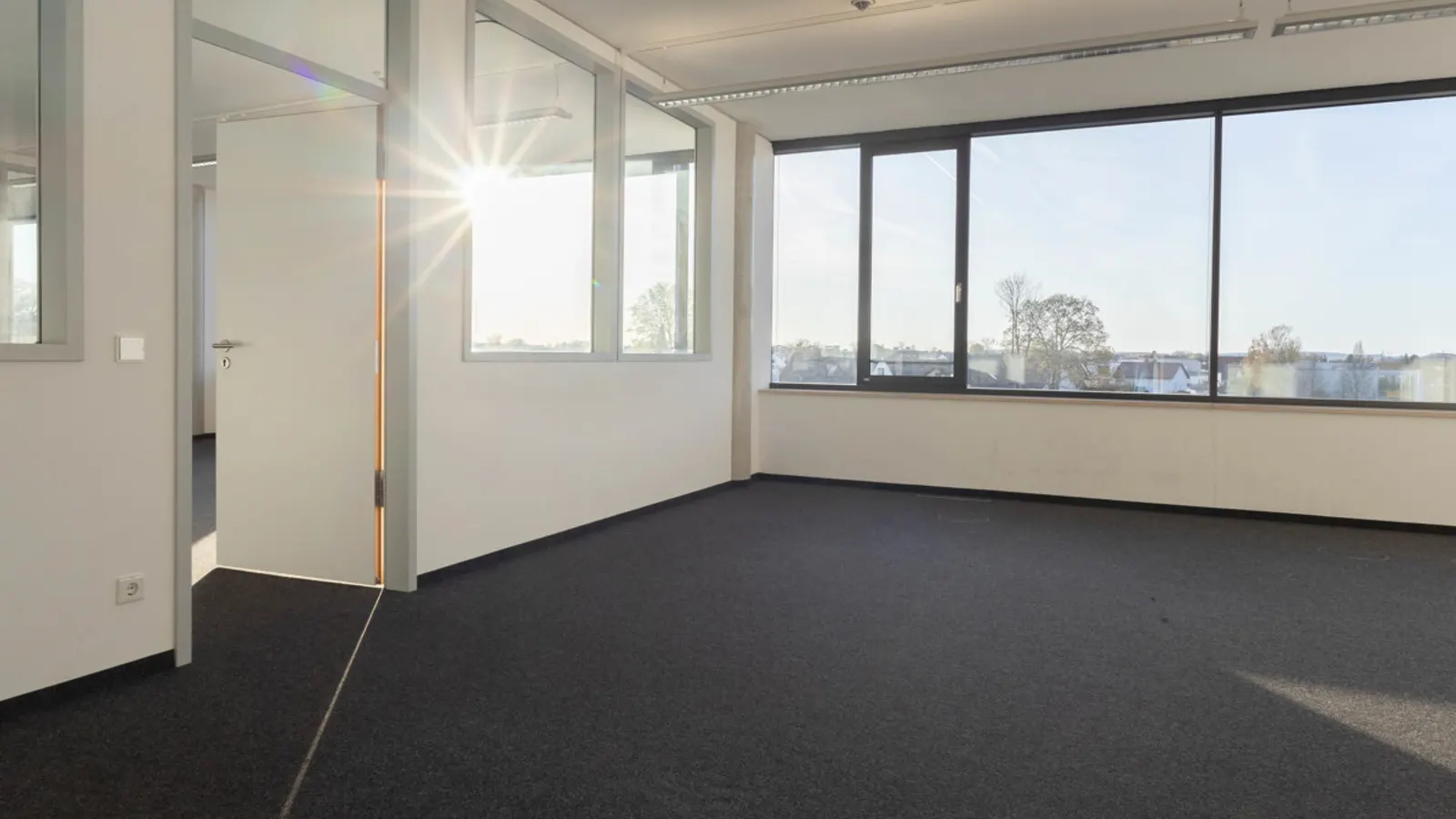 Große Bürofläche in modernem Geschäftsgebäude - Bild 13