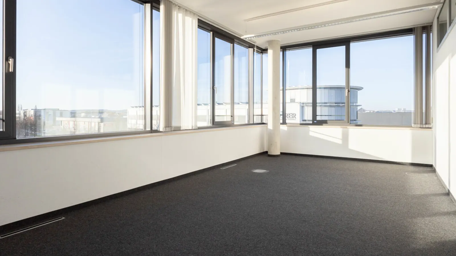 Große Bürofläche in modernem Geschäftsgebäude - Bild 9