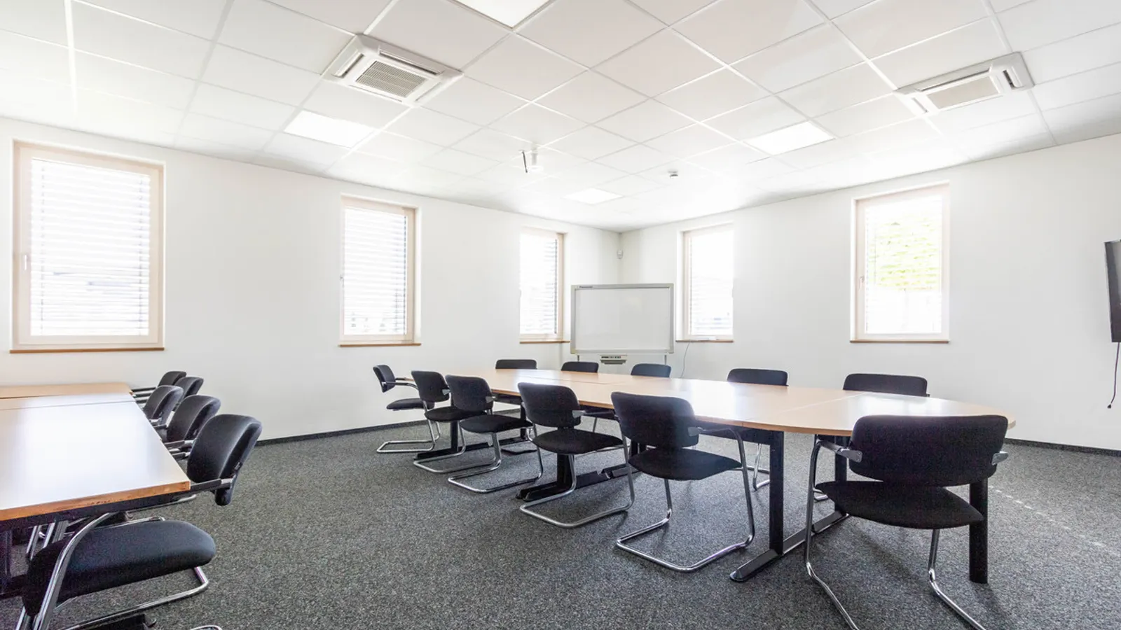 Modernes Bürogebäude mit Werkstatt im Gewerbegebiet Kösching - Bild 6