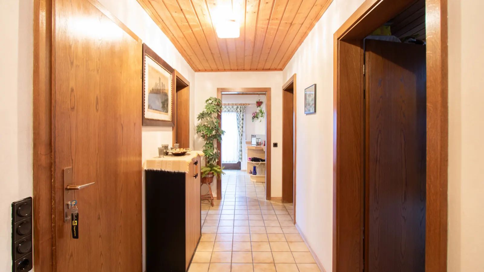 Viel Platz für Ihre Wohnideen: Großzügiges Zweifamilienhaus in Wettstetten - Bild 20