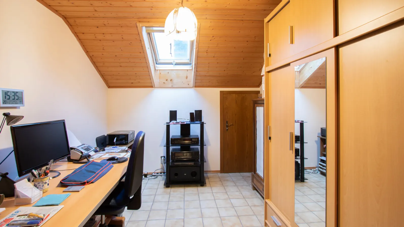 Viel Platz für Ihre Wohnideen: Großzügiges Zweifamilienhaus in Wettstetten - Bild 17