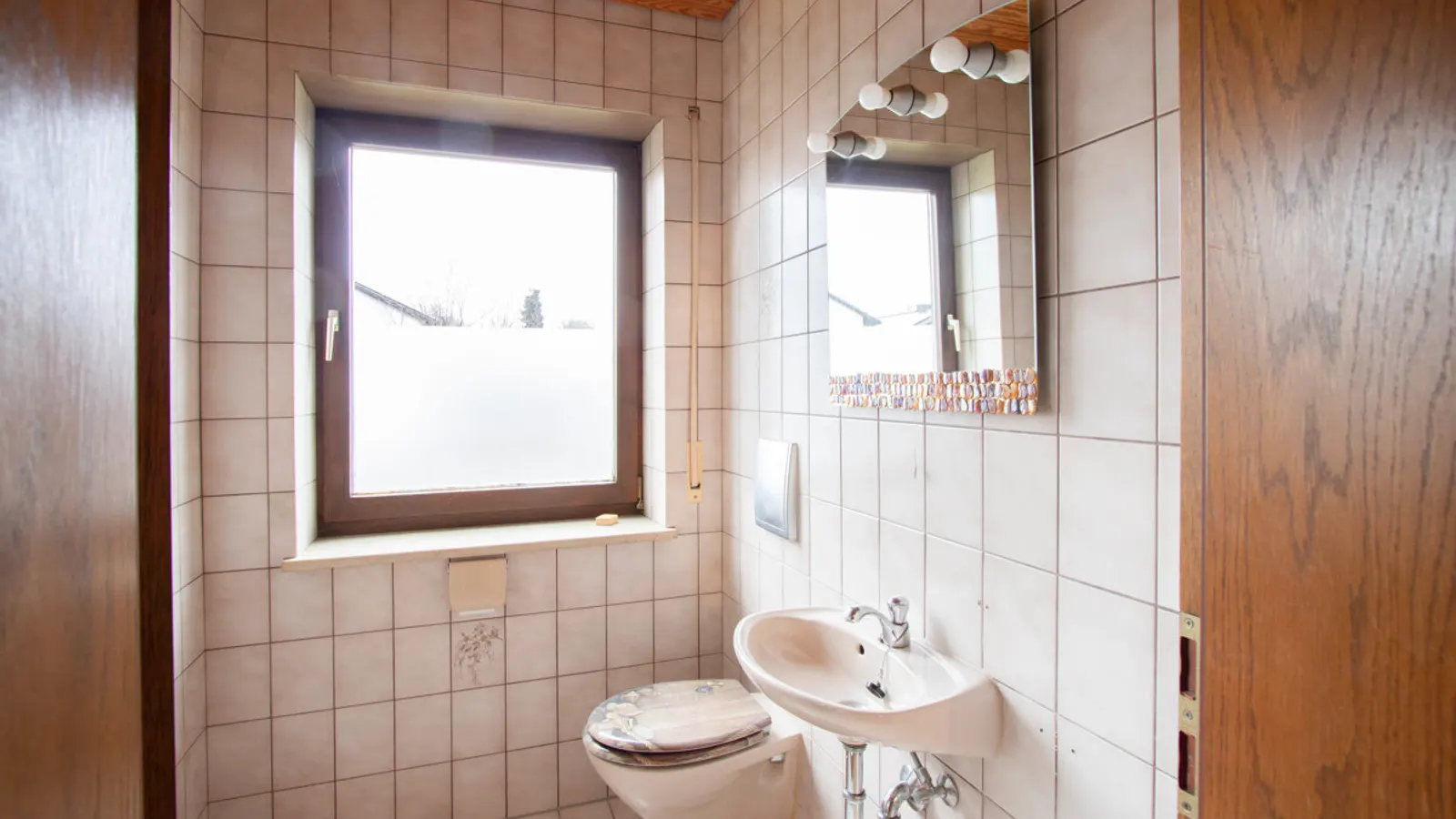 Viel Platz für Ihre Wohnideen: Großzügiges Zweifamilienhaus in Wettstetten - Bild 13