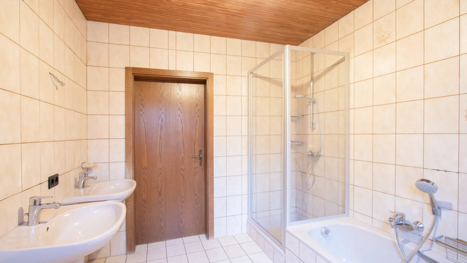 Viel Platz für Ihre Wohnideen: Großzügiges Zweifamilienhaus in Wettstetten - Bild 6