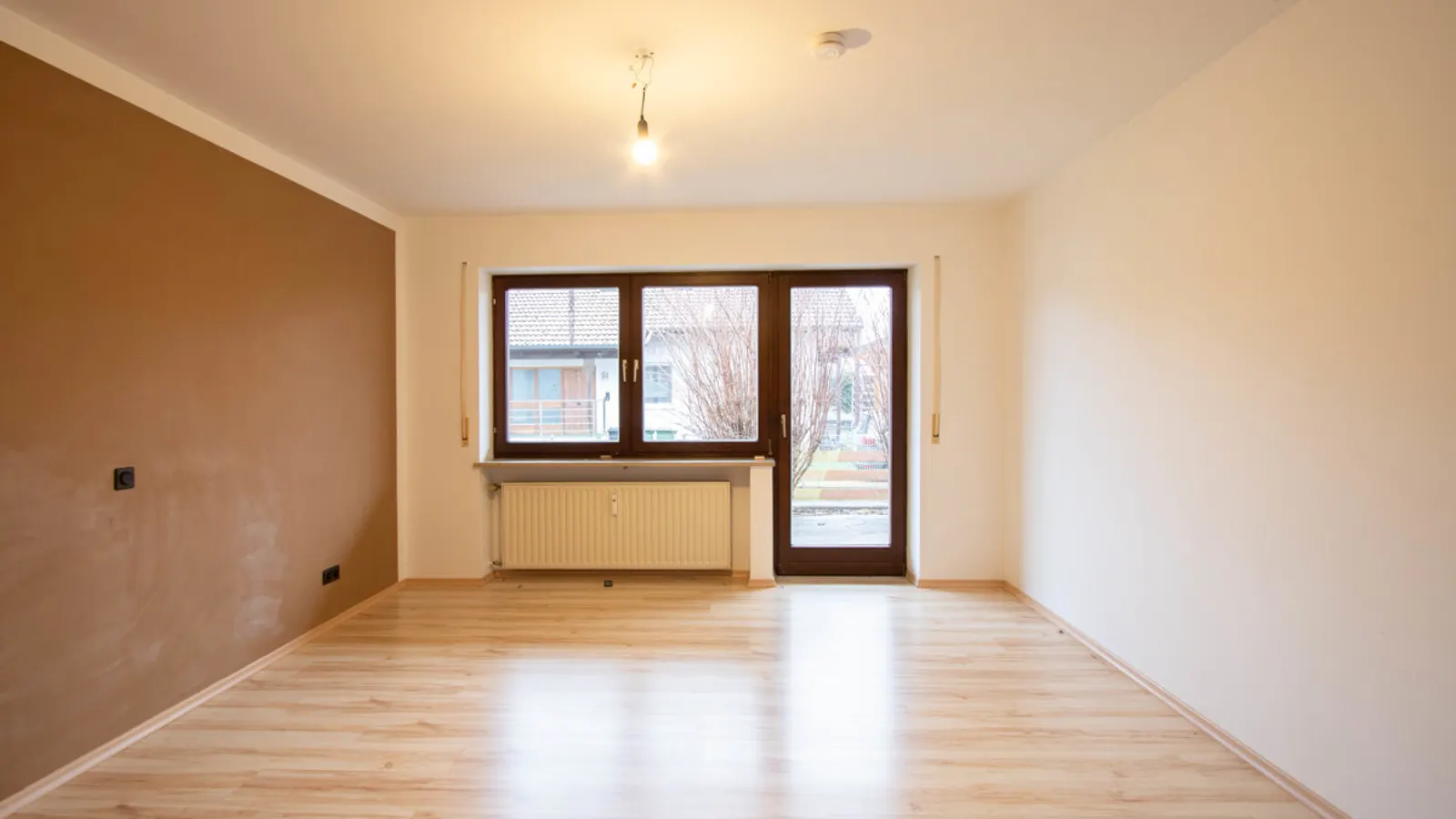 Viel Platz für Ihre Wohnideen: Großzügiges Zweifamilienhaus in Wettstetten - Bild 4