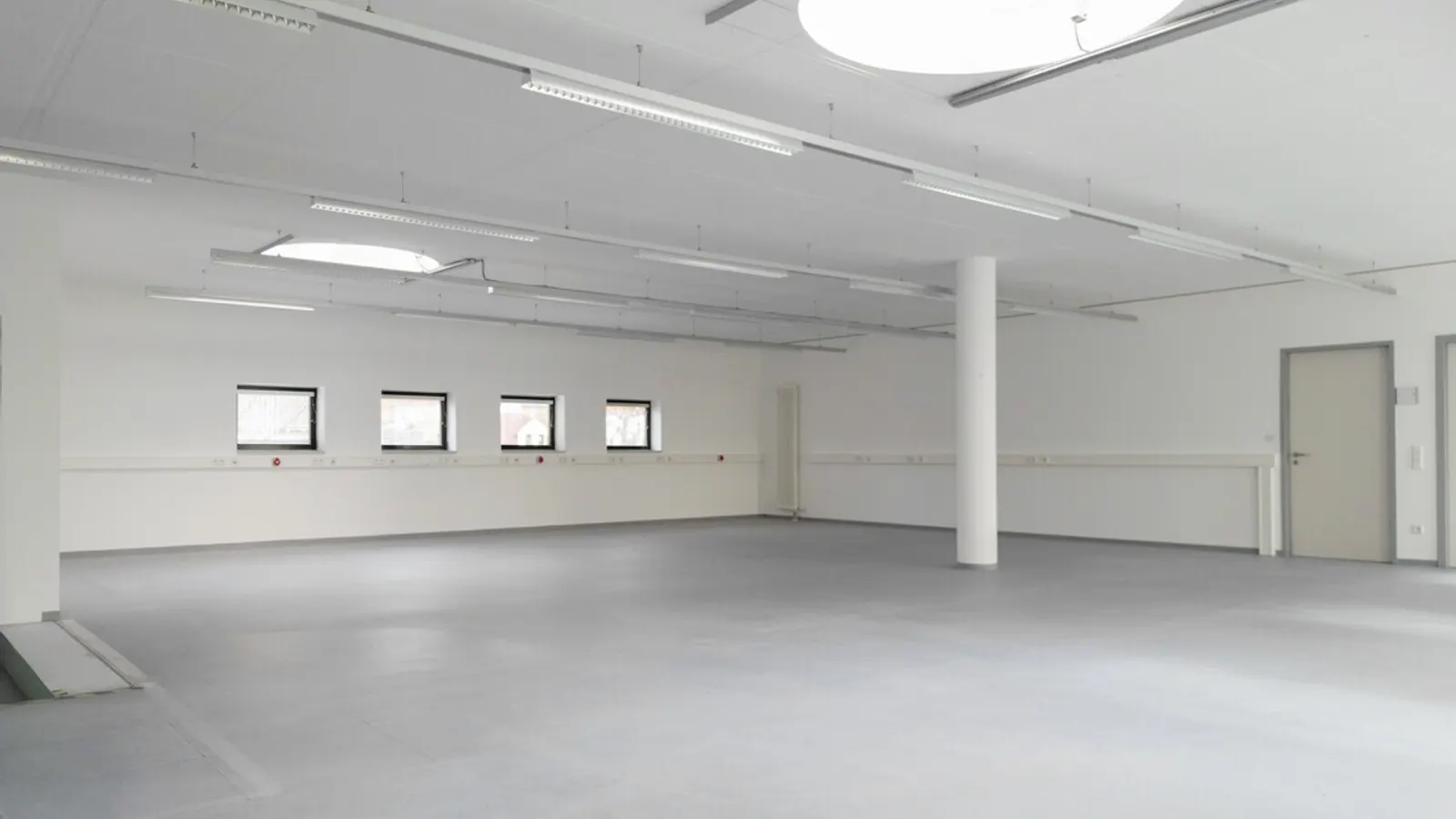 Weitläufige Gewerbefläche - Bürogebäude mit Werkstatt - Bild 15