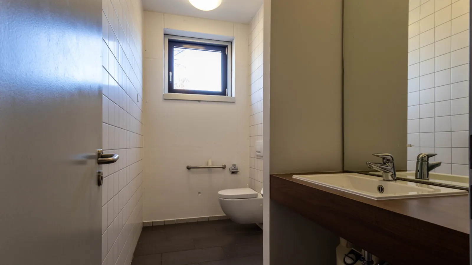 Weitläufige Gewerbefläche - Bürogebäude mit Werkstatt - Bild 19