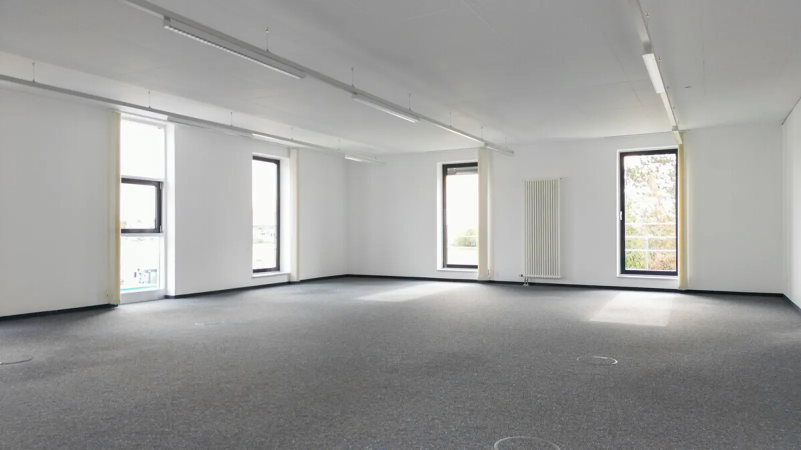 Weitläufige Gewerbefläche - Bürogebäude mit Werkstatt - Bild 14