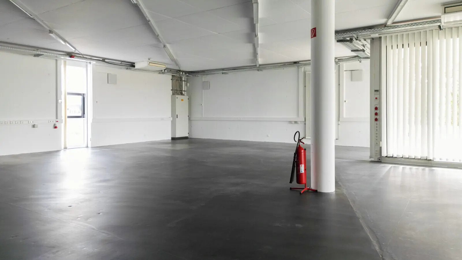 Weitläufige Gewerbefläche - Bürogebäude mit Werkstatt - Bild 7