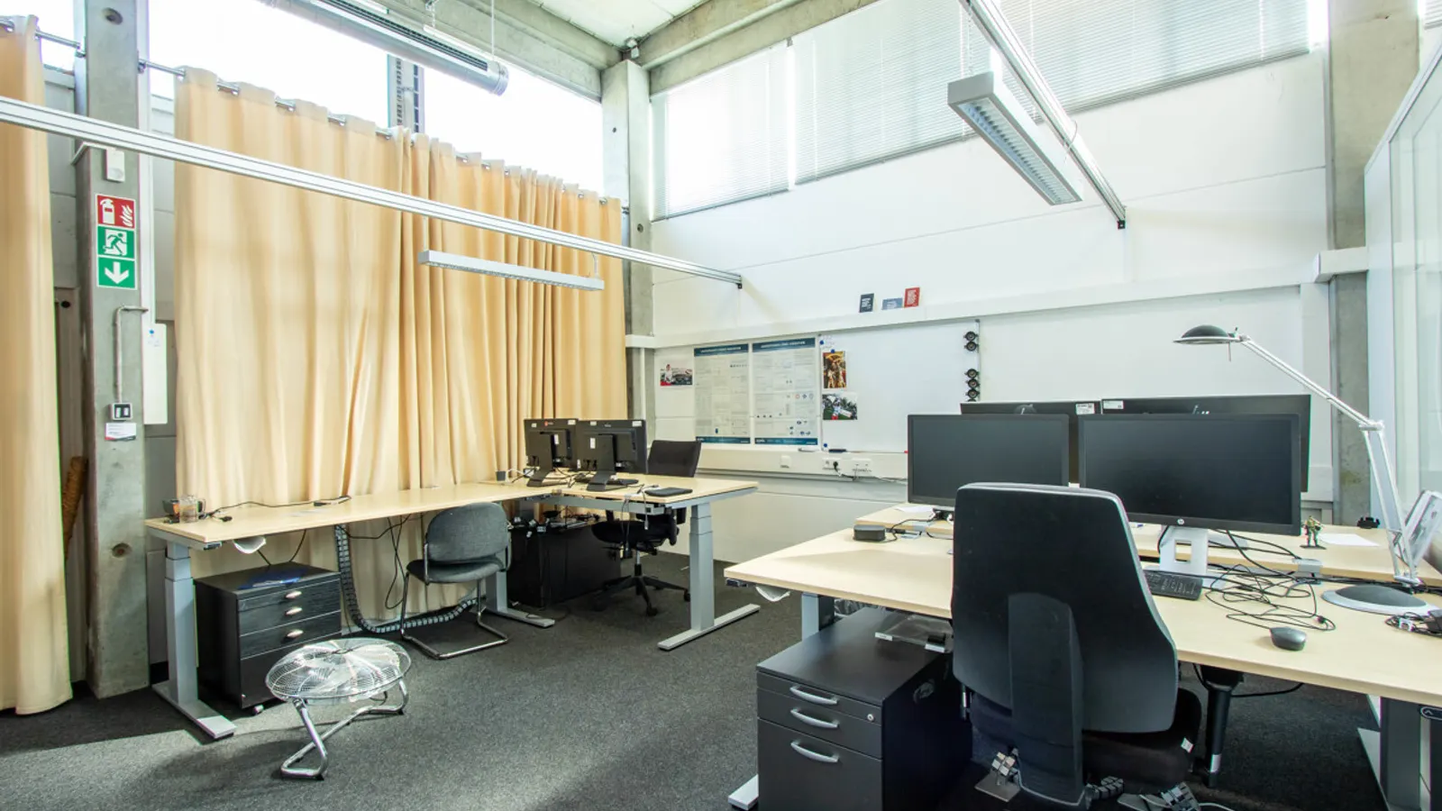 Attraktive Halle mit Bürofläche mit zahlreichen Stellplätzen in Gaimersheim! - Bild 4