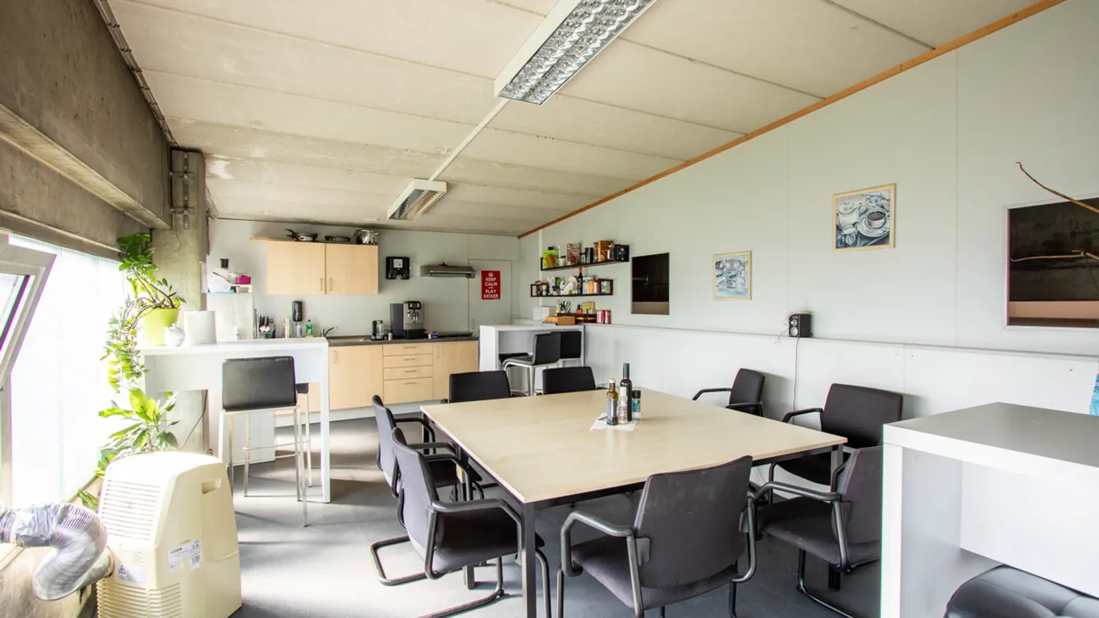 Attraktive Halle mit Bürofläche mit zahlreichen Stellplätzen in Gaimersheim! - Bild 5