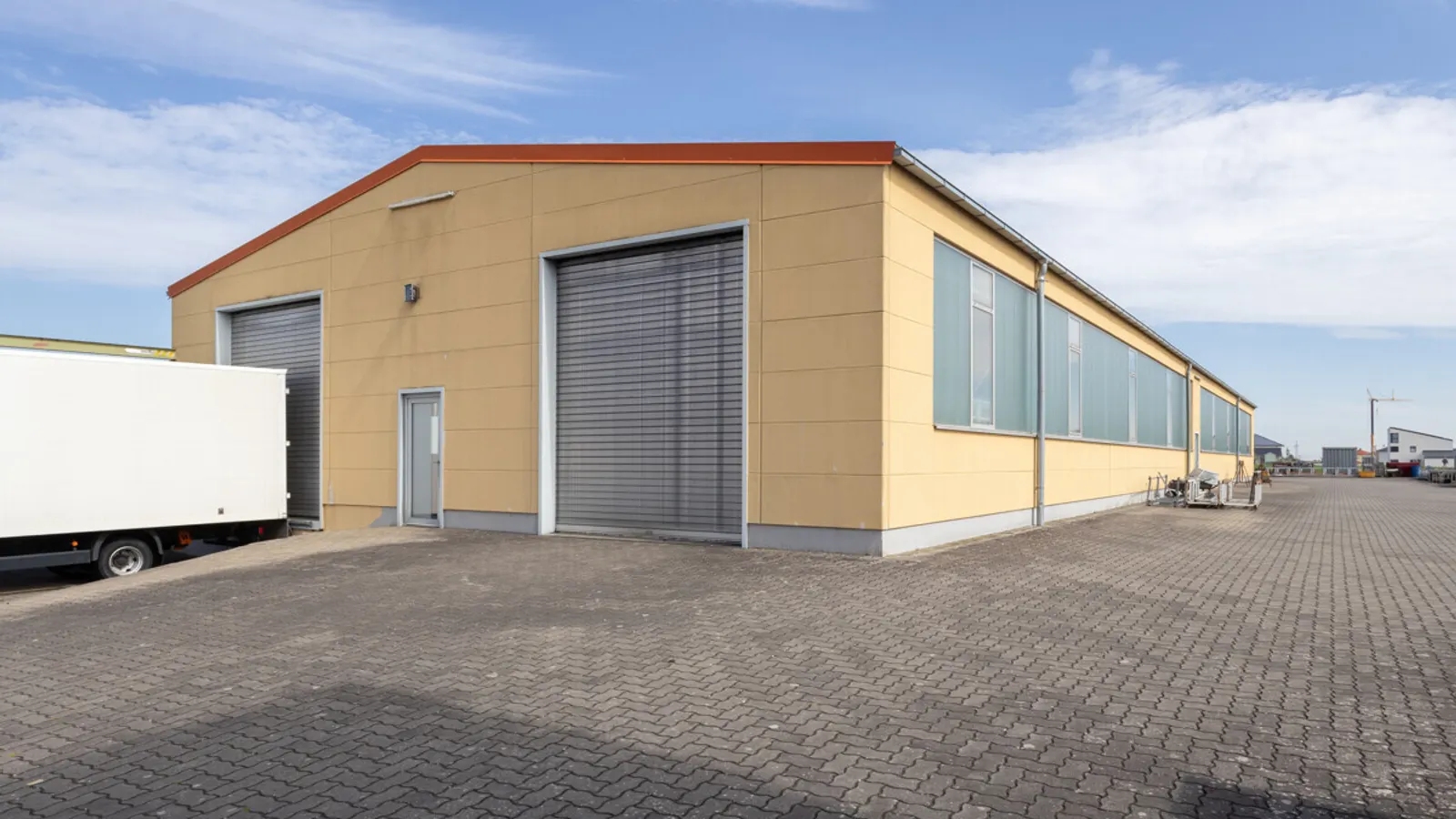 Ansprechendes Bürogebäude mit Halle in Nassenfels - Bild 16