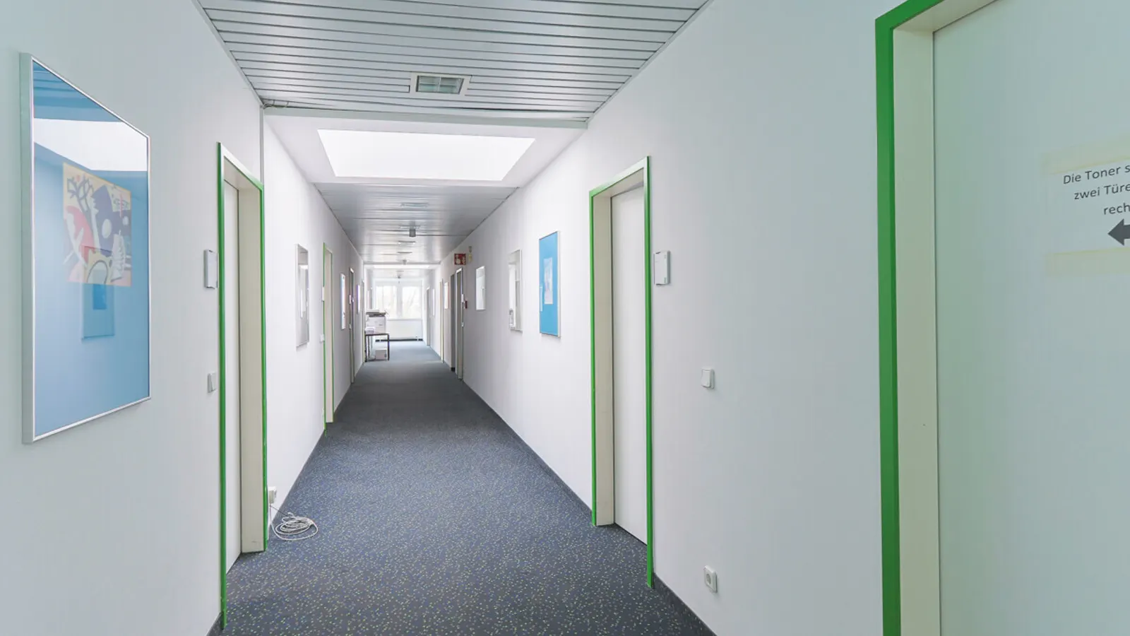 Großzügige Halle mit Showroom und Büro - Bild 16