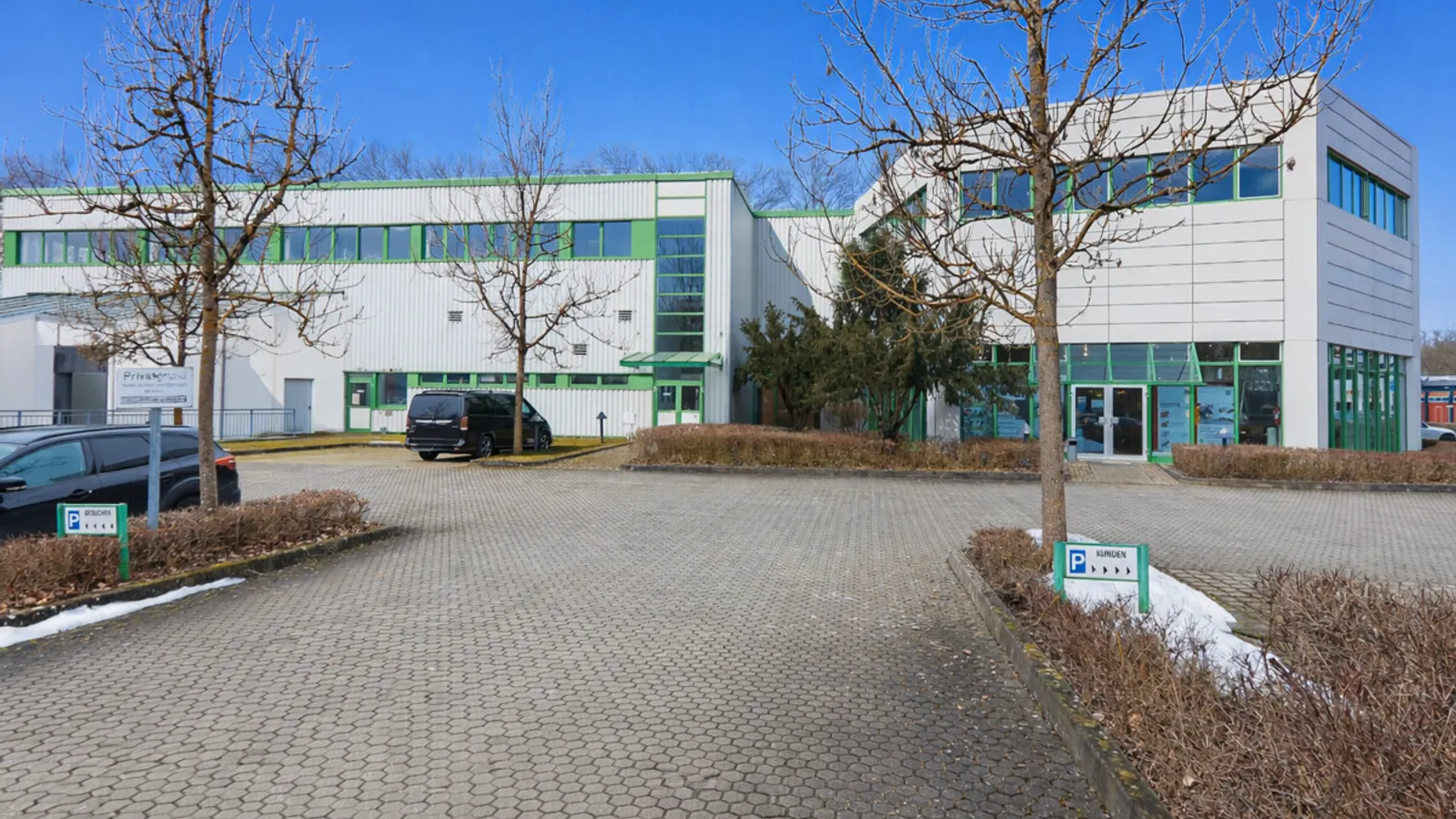 Großzügige Halle mit Showroom und Büro - Bild 1
