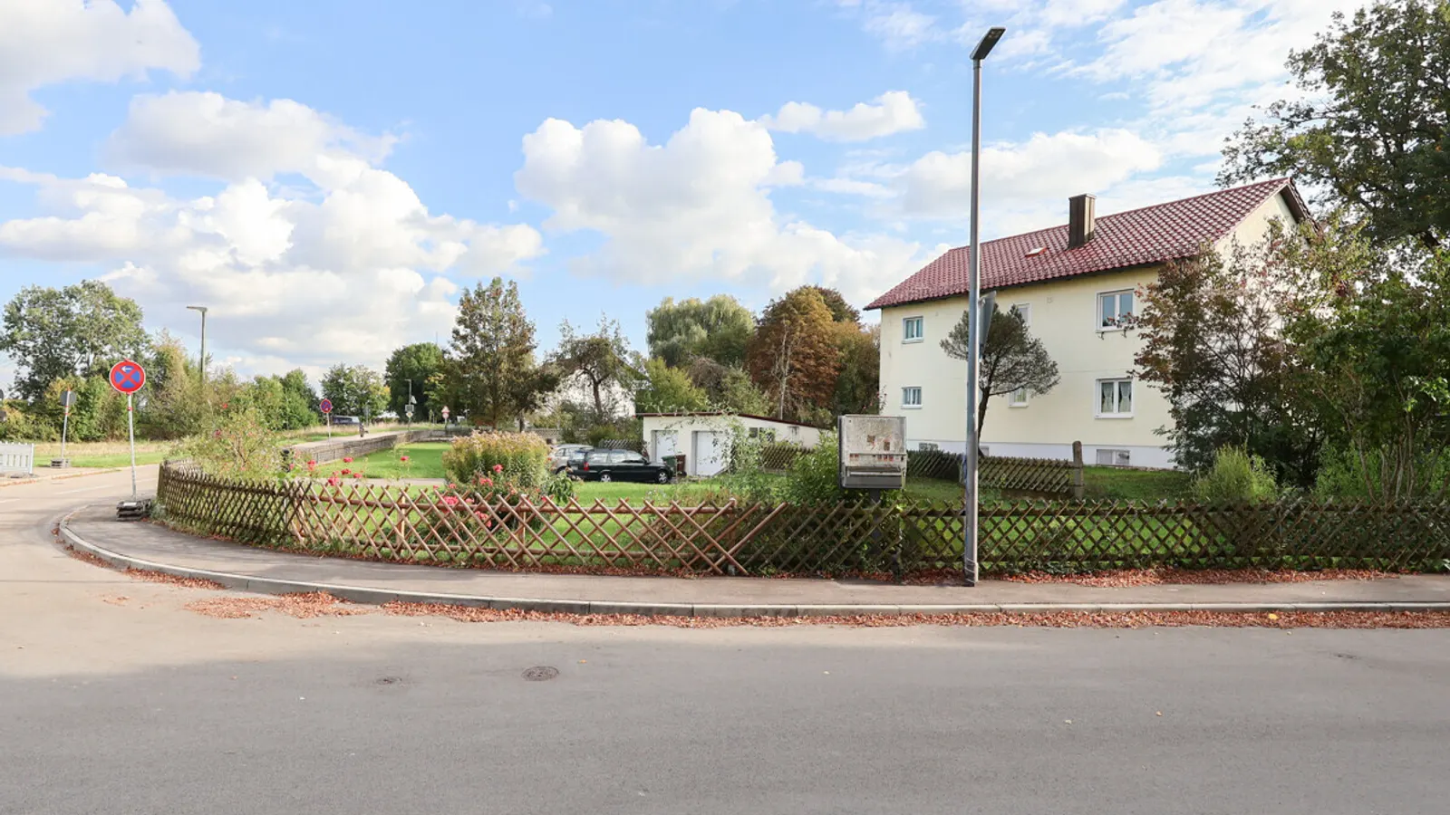 Grundstück für MFH und EFH mit Altbestand in Lenting - Bild 2