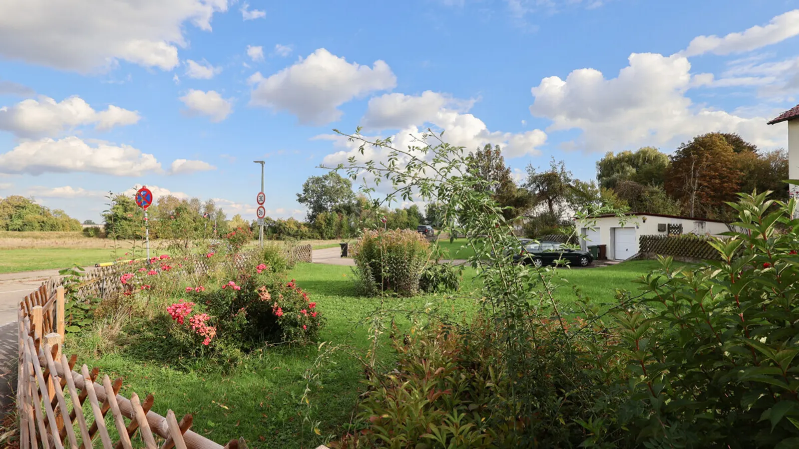 Grundstück für MFH und EFH mit Altbestand in Lenting - Bild 5