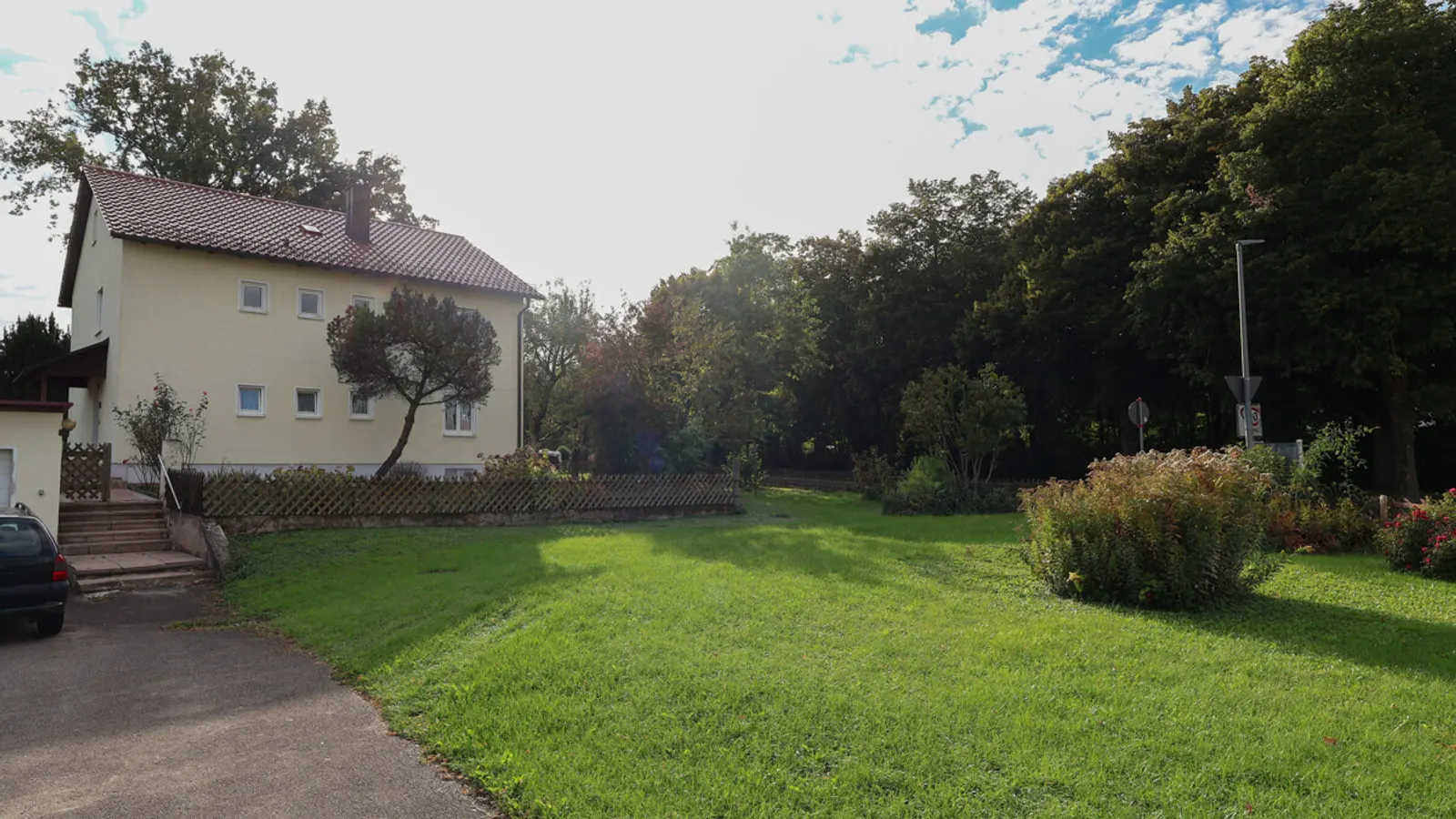 Grundstück für MFH und EFH mit Altbestand in Lenting - Bild 3