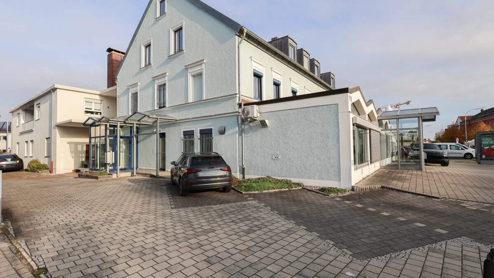 Gepflegtes, komplettes Bürogebäude mit hervorragender Anbindung - Bild 2