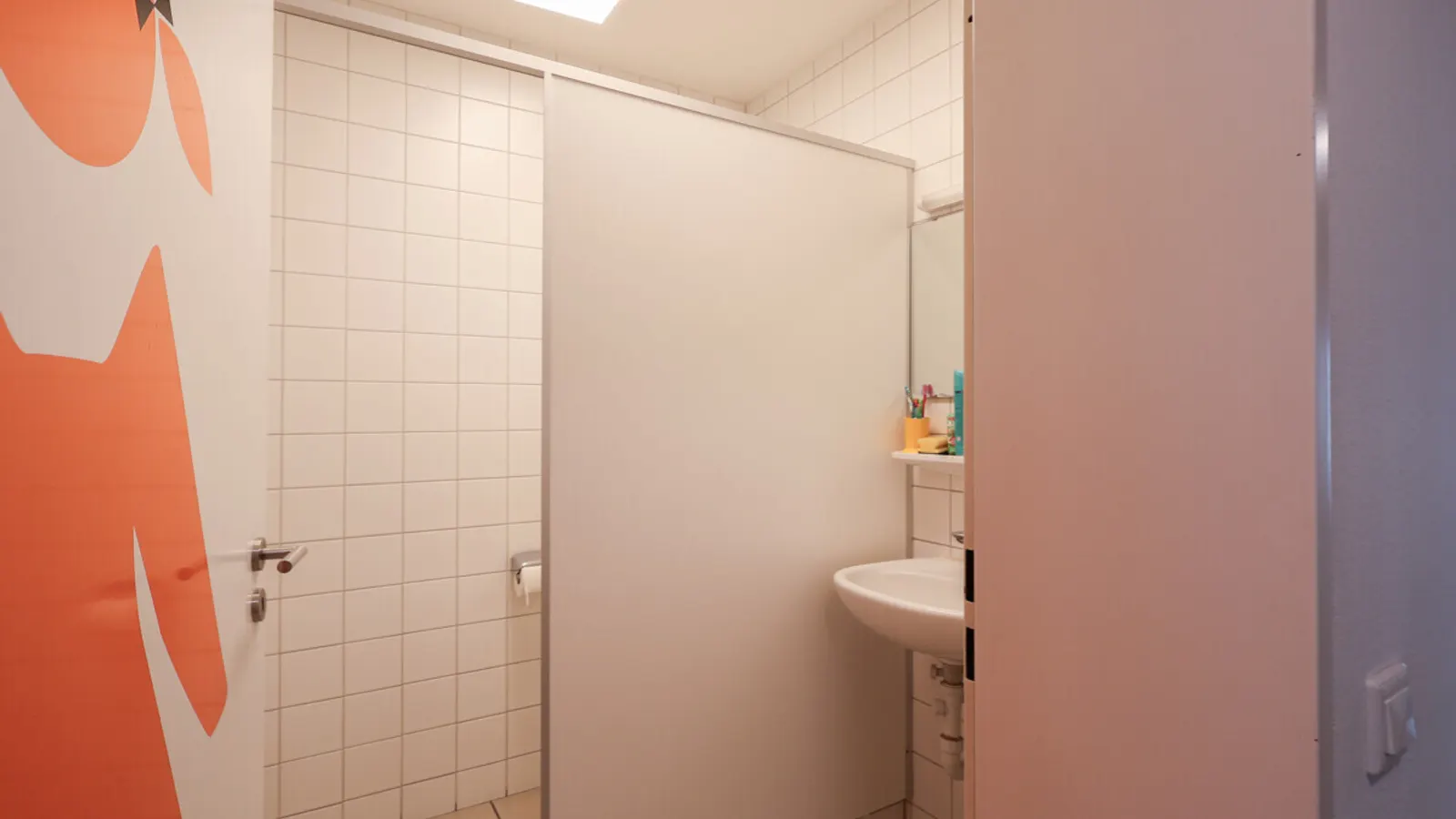 Gepflegtes, komplettes Bürogebäude mit hervorragender Anbindung - Bild 8