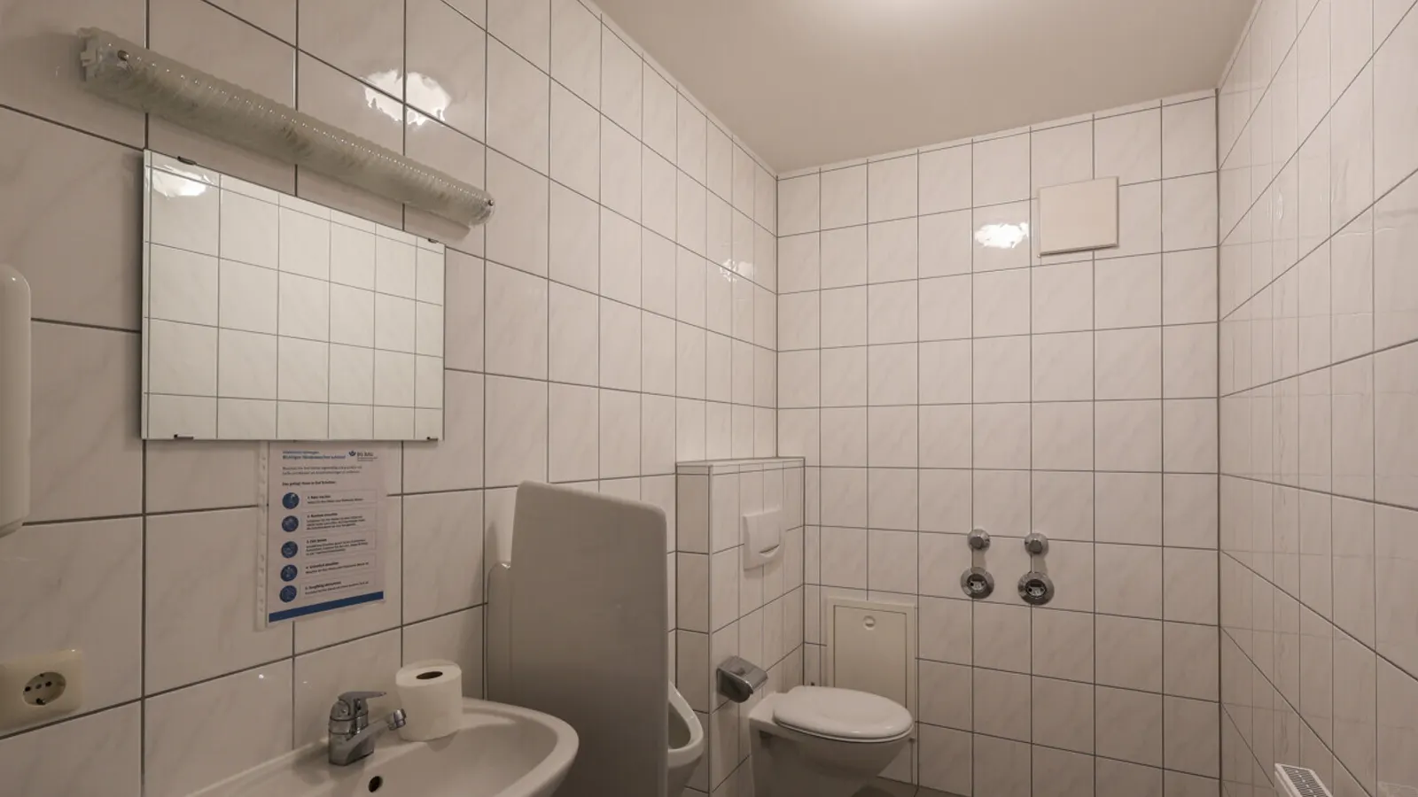 Gepflegtes, komplettes Bürogebäude mit hervorragender Anbindung - Bild 15