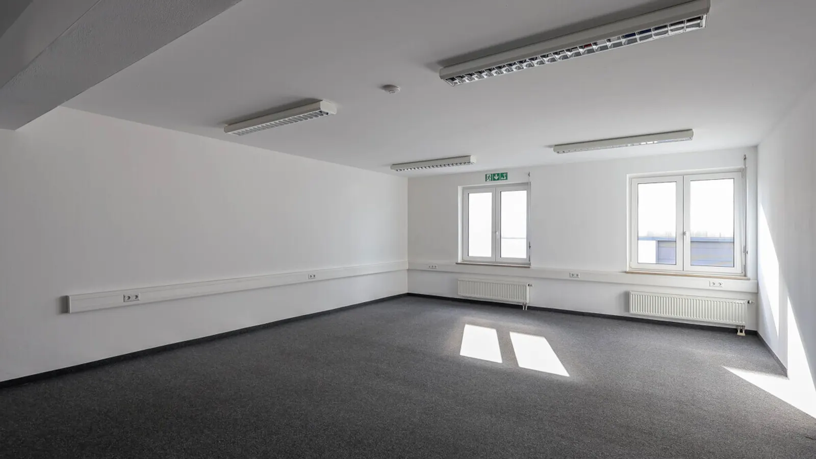 Gepflegtes Geschäftshaus mit Halle in Gaimersheim - Bild 10