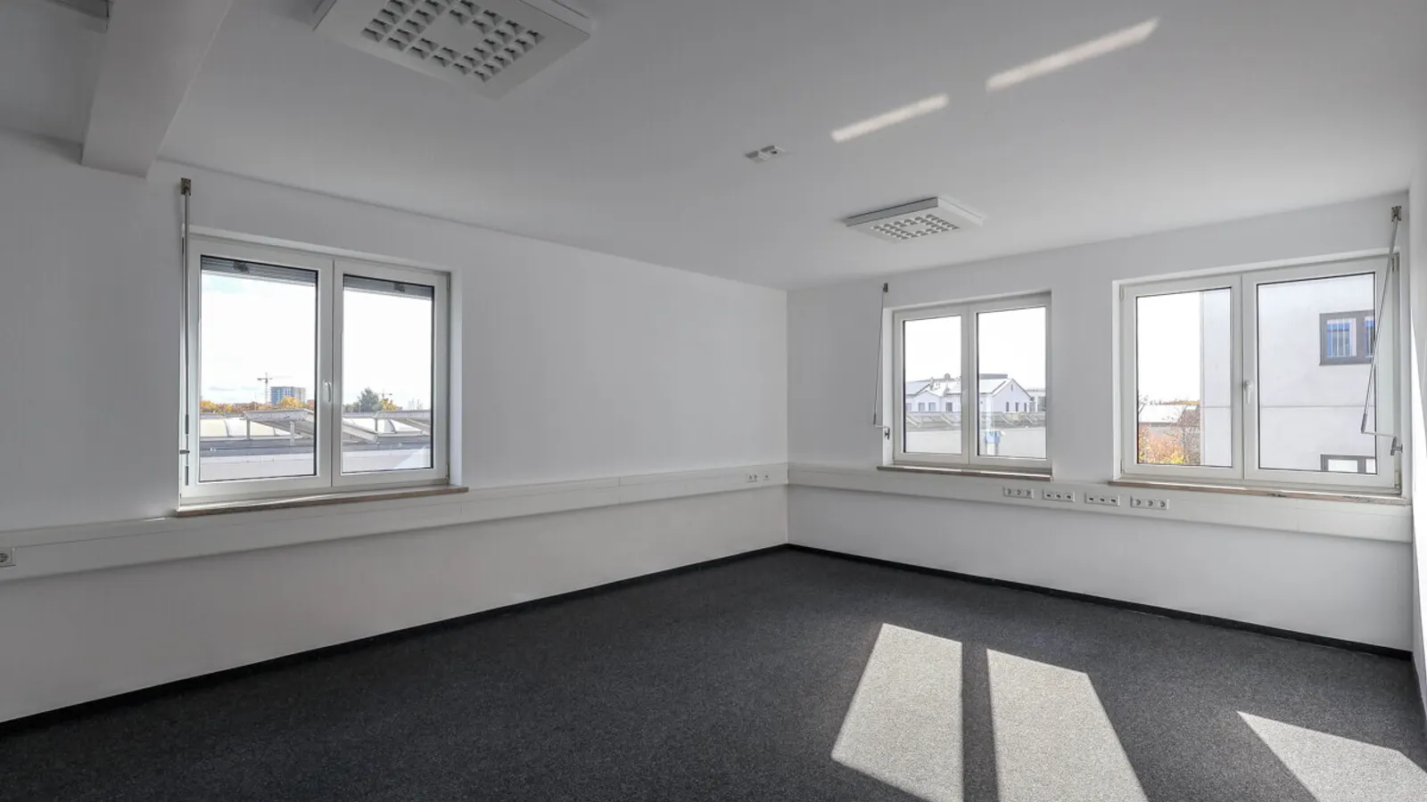 Gepflegtes Geschäftshaus mit Halle in Gaimersheim - Bild 15