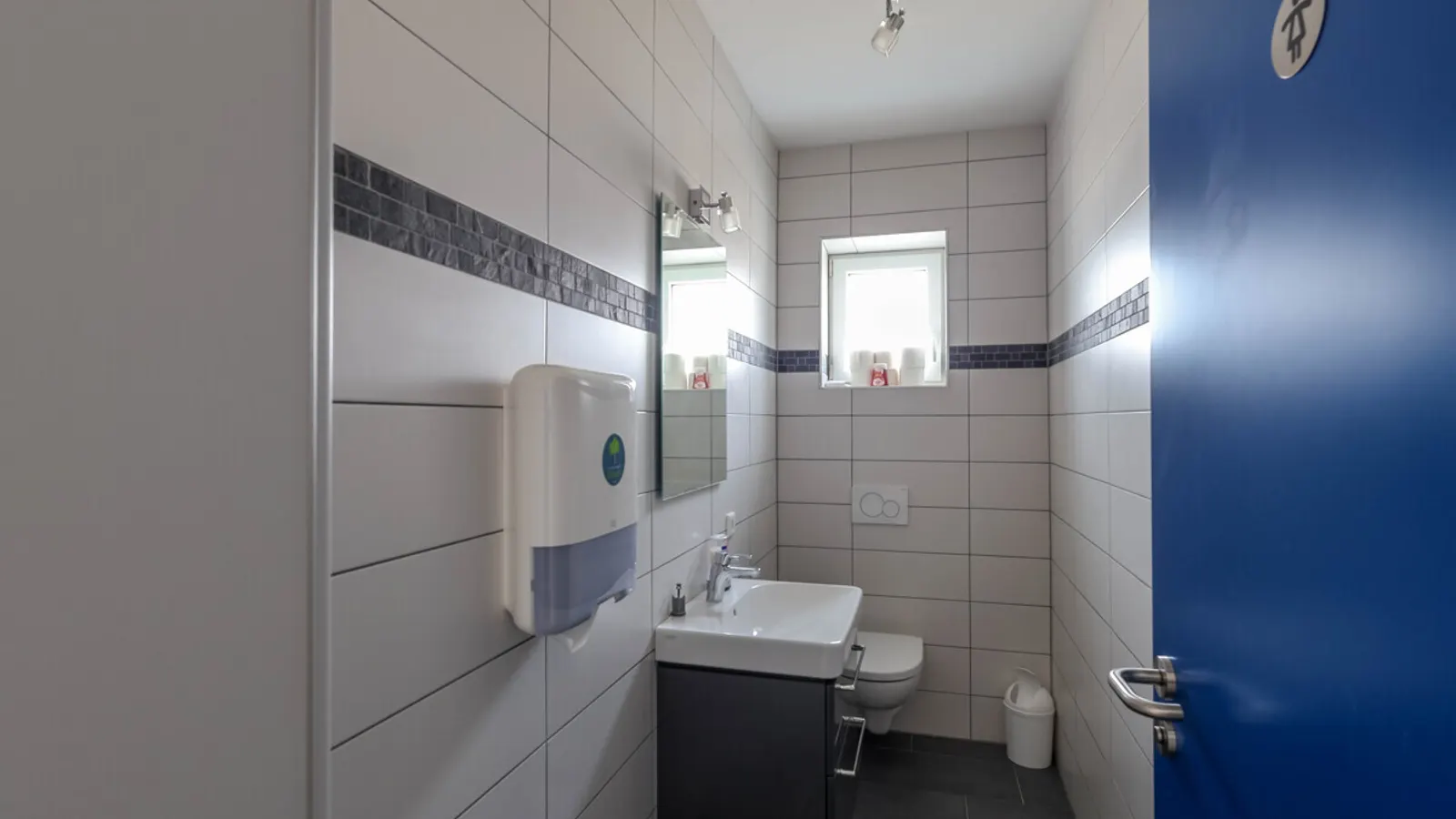 Gepflegtes Geschäftshaus mit Halle in Gaimersheim - Bild 16